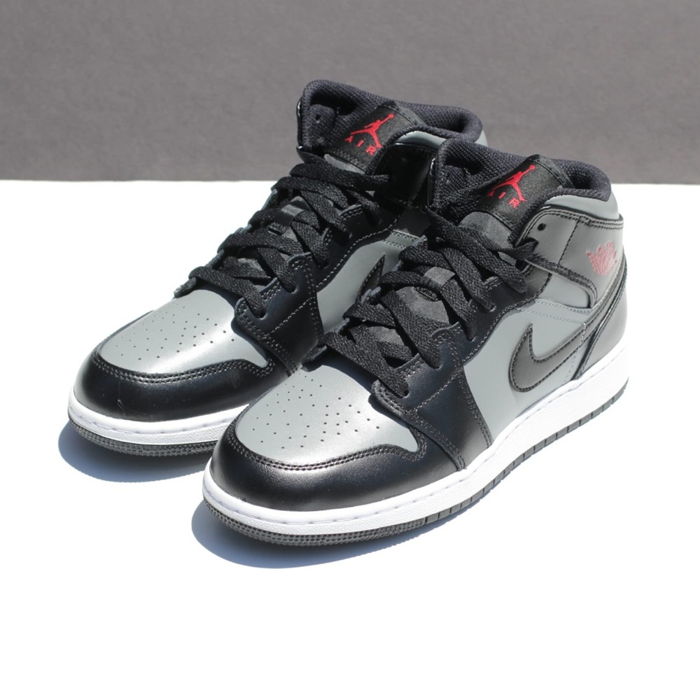 Nike Air Jordan 1 Mid Shadow Red Black Grey GS Size 6.5Y / Women’s Size 8